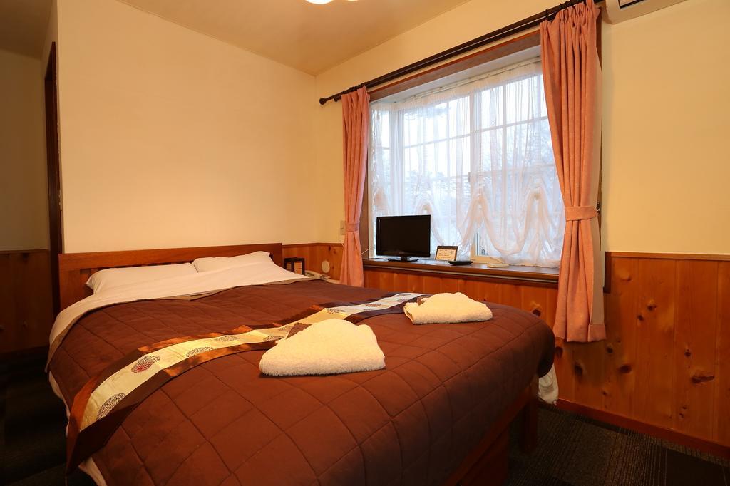 Alpine Wind Bed & Breakfast Hakuba Phòng bức ảnh
