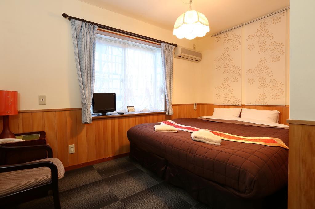 Alpine Wind Bed & Breakfast Hakuba Phòng bức ảnh