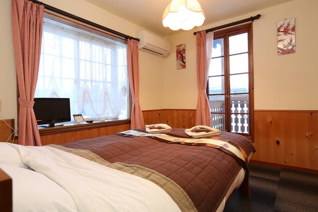 Alpine Wind Bed & Breakfast Hakuba Phòng bức ảnh