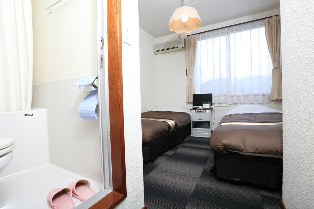 Alpine Wind Bed & Breakfast Hakuba Phòng bức ảnh
